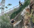 נתקעו בגובה 20 מטר: חילוץ מורכב של שתי נערות מצוק בגיא בן הינום (וידאו)