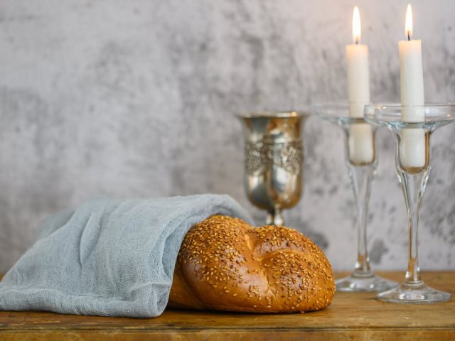 depositphotos  נרות שבת