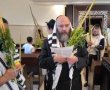 כך נחגגה שמחת הסוכות במרכז 'אור מנחם' עם שליח הרבי (וידאו)