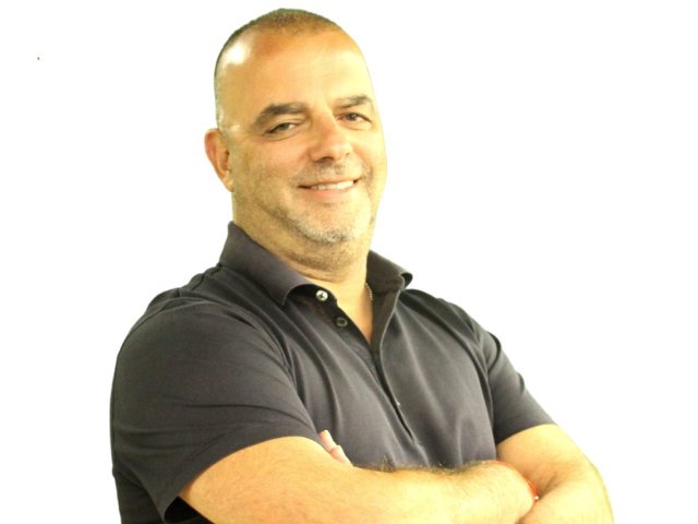 אייל רביד, ויקטורי