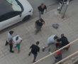 צפו: קטטה מחרידה מחוץ לגן ילדים בשכונה ה' בבאר שבע