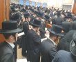 "ובעד עמך רחמים שאלי": מתפללי בית המדרש בעלזא ברובע ז' באמירת סליחות (וידאו)