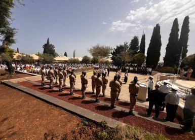 טקס הזיכרון בחלקה הצבאית באשדוד (אורי קריספין)