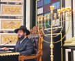 המונים בהדלקת הנרות אצל נכד ה'באבא מאיר' זי"ע הגר"ש טולידנו 